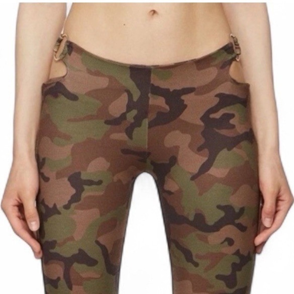 Miaou Dita Pant Camo Print Flare Leggings Cut Out Ring Detail Size S NWT‎
